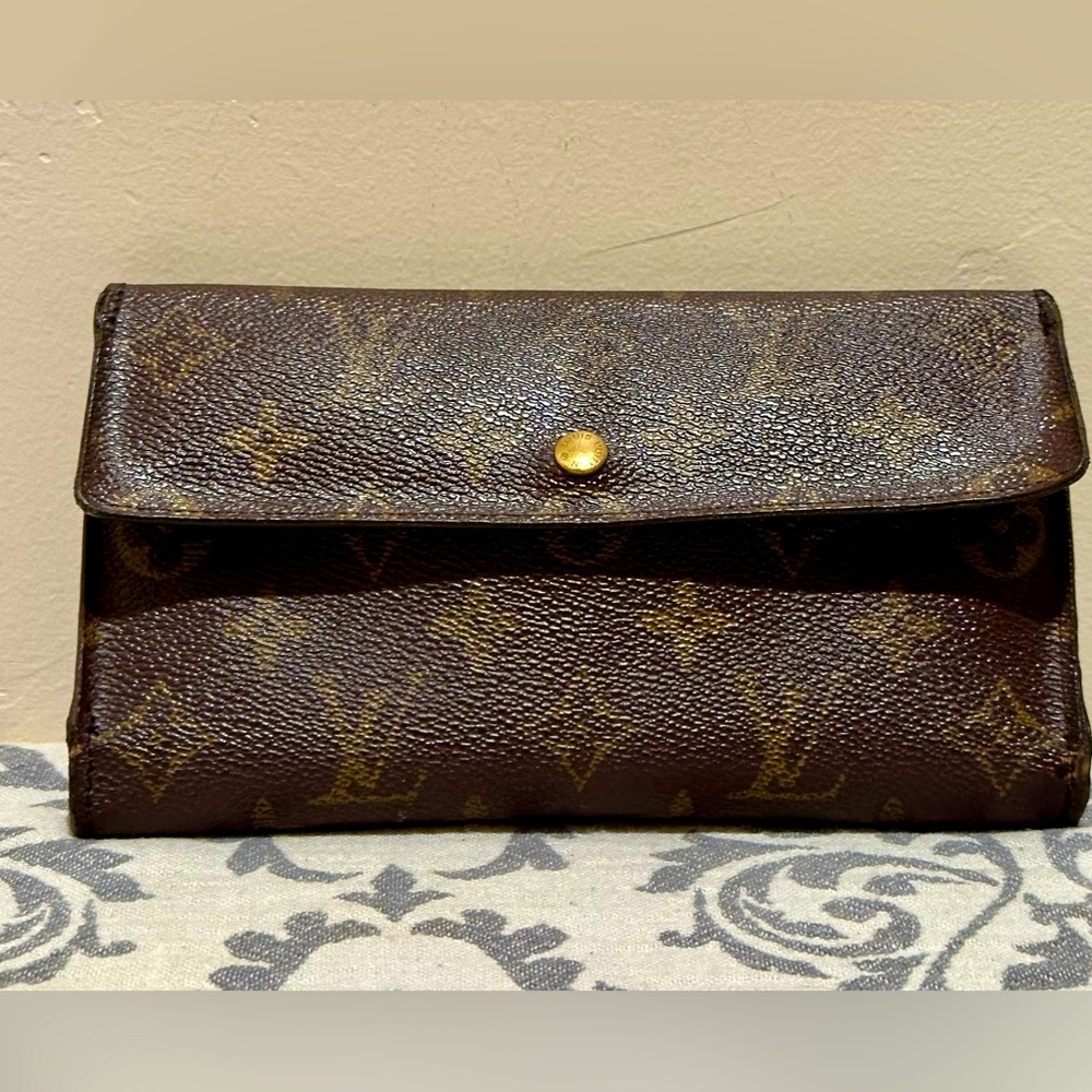Louis Vuitton Monogram Sarah Wallet